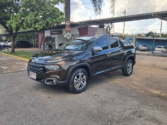 FIAT TORO 2.4 16V MULTIAIR FLEX FREEDOM AT9 FIAT TORO 2.4 16V MULTIAIR FLEX FREEDOM AT9